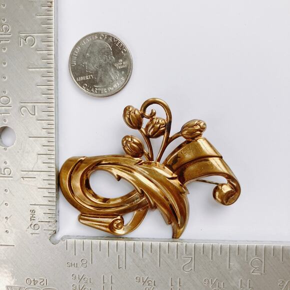 VTG 1940s Brooch Tulip Mid Century Ribbon Floral Scroll Gold Tone Pin - Picture 10 of 10